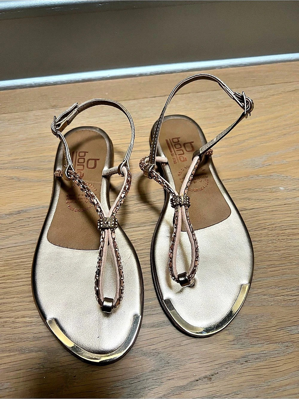 Metallic T-Strap Sandals EU 37
